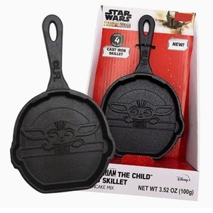 STAR WARS The MANDALORIAN The CHILD BABY YODA Cast Iron Skillet Pancake Maker